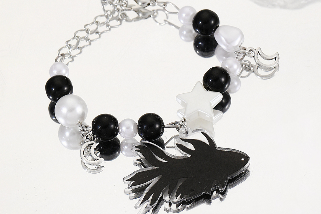 Comment Assortir un Bracelet Poisson Betta Noir à un Look Chic ?