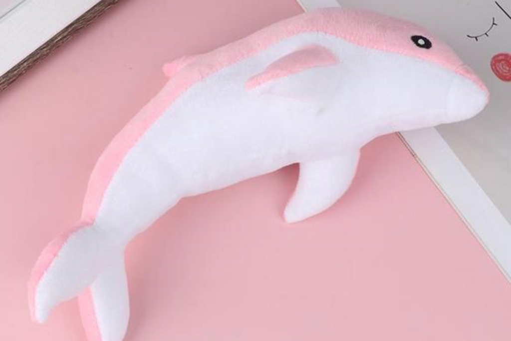 Pourquoi Adopter une Peluche Dauphin pour Apaiser Petits et Grands ?