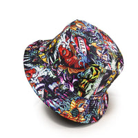 Chapeau Bob Poisson Style Tattoo Multicolore avec motifs colorés de carpes, tigres et symboles inspirés du tatouage.