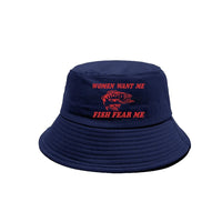 Chapeau Poisson Largemouth Bass “Women Want Me Fish Fear Me” – Bleu Marine et Rouge