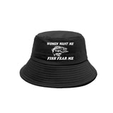 Chapeau Poisson Largemouth Bass “Women Want Me Fish Fear Me” – Noir et Blanc