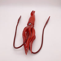 Figurine Calamar Rouge posée à plat, mettant en évidence ses longs tentacules et sa coloration vive.