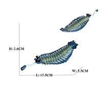  Vue de la Figurine Poisson Fossile Bluish indiquant ses dimensions (17,5 cm de longueur, 5,5 cm de largeur, 2,6 cm de hauteur).