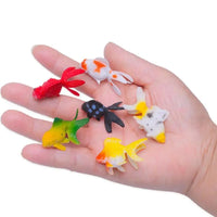 figurine poisson lot 12 miniatures dans la main