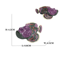 Figurine Poisson-Pierre Violet Réaliste, mesurant environ 8,8 cm de long, 6,3 cm de large et 4,2 cm de haut, montrant sa texture bosselée.
