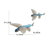 Figurine Poisson Volant – Exocet Bleu en résine, mesurant environ 13 cm de long, 16 cm de large et 2,2 cm de haut, avec de larges nageoires translucides.

