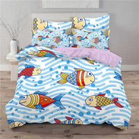  Housse de couette Poisson Multicolore et Vague, présentant des poissons colorés sur un motif ondulé bleu