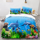 Housse de couette Dauphin – Décor marin lumineux, montrant plusieurs dauphins nageant parmi des coraux colorés et des poissons tropicaux, pour une ambiance vivifiante dans la chambre