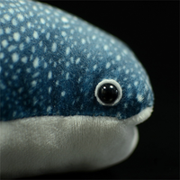 peluche de requin baleine œil 