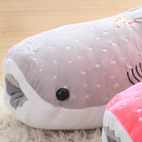 peluche requin baleine gris