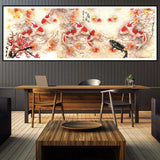 Poster Poisson Koi Rouge - Art Japonais Élégant, accroché dans un bureau moderne, avec plusieurs carpes koi rouges et une carpe noire.