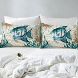 Housse de couette Poisson Ange marin, présentant de magnifiques poissons turquoise sur fond de carte marine et ornée d’éléments de la mer.